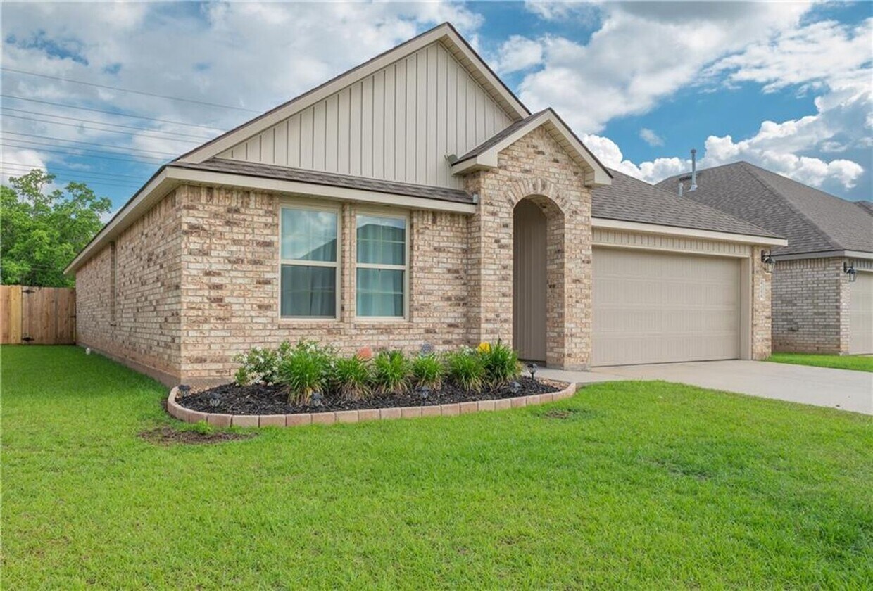 Foto del edificio - Single Family Residence