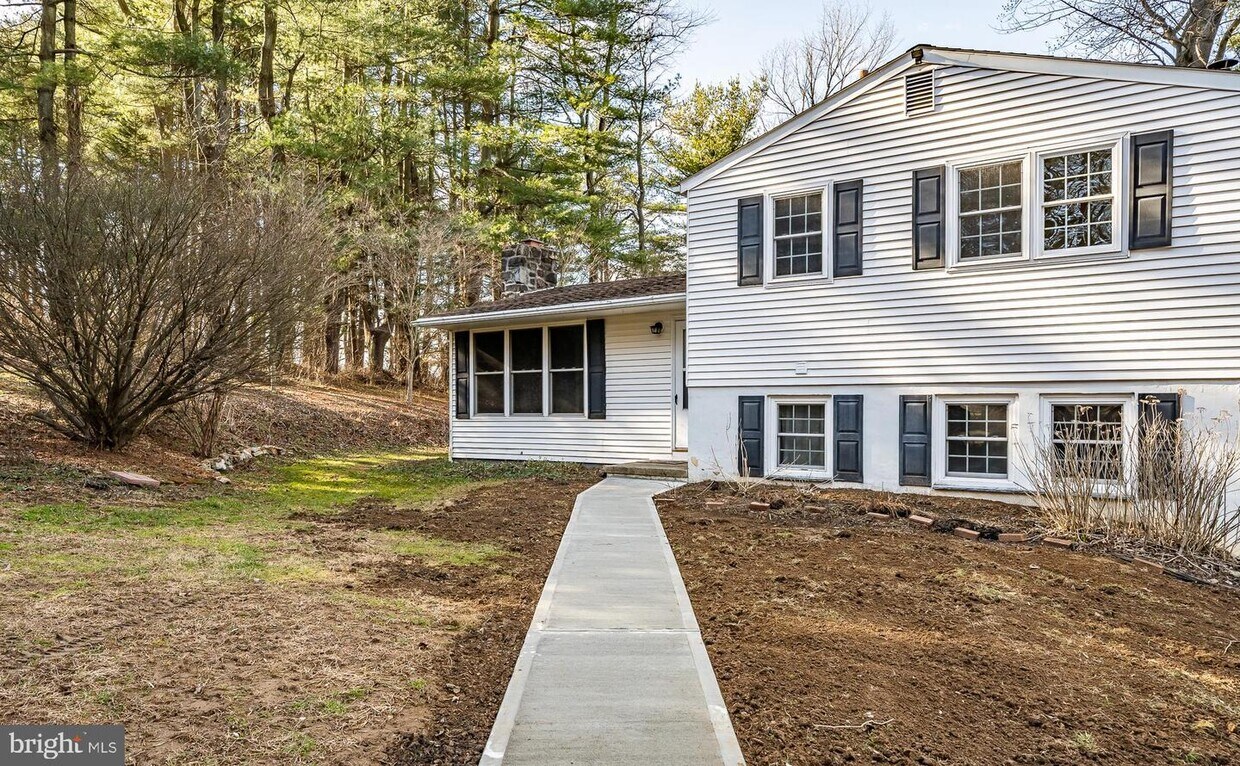 Foto principal - 1816 VALLEY Rd