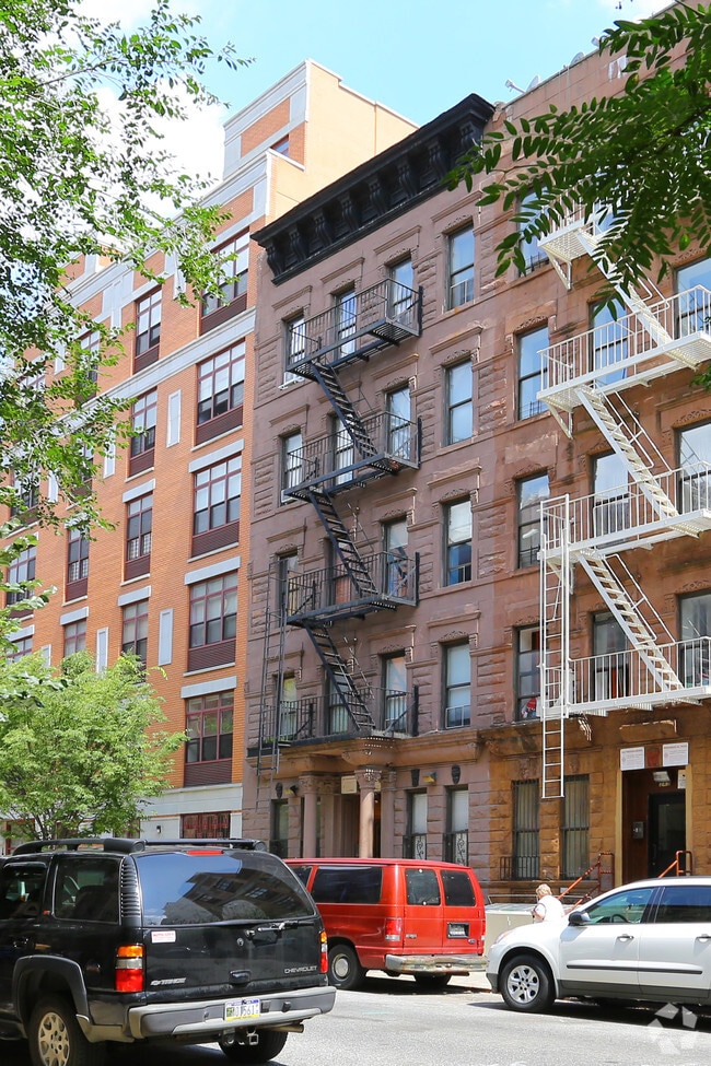 Building Photo - 245 W 115th St