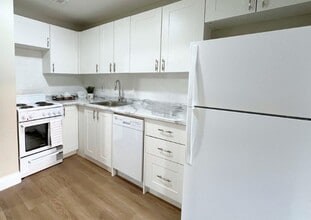 Building Photo - Cedar Towers