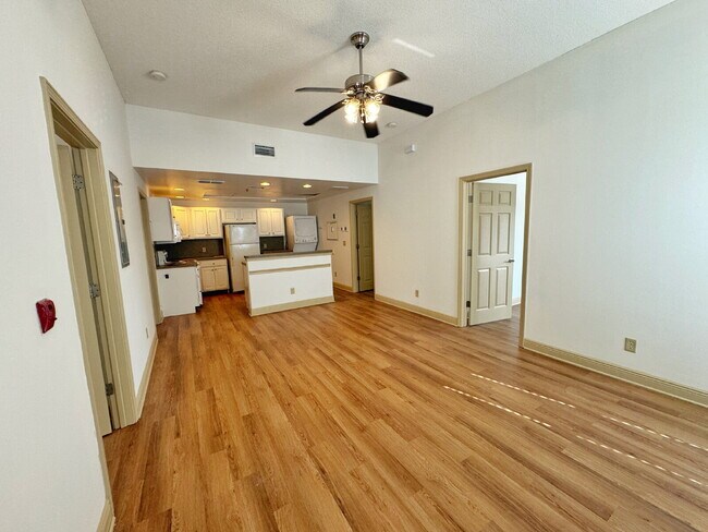 Foto del edificio - Historic Downtown | 4BR/4BA | Near Flagler College