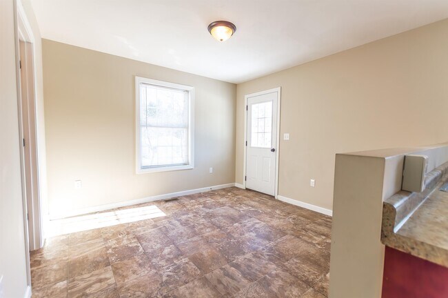 Building Photo - 60 Crescent Ln