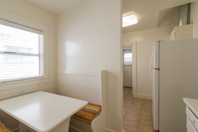Building Photo - 1718