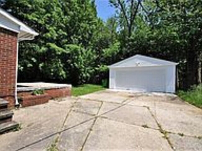 Building Photo - 2055 Wrenford Rd