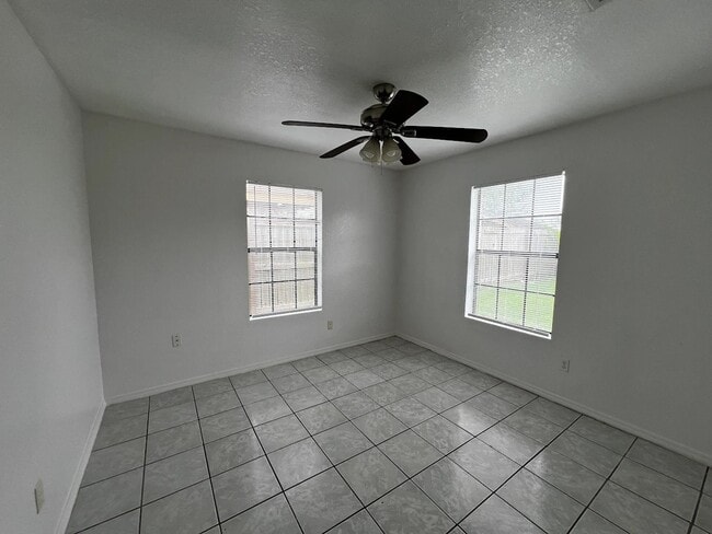 Building Photo - 5105 Villa Bonita St