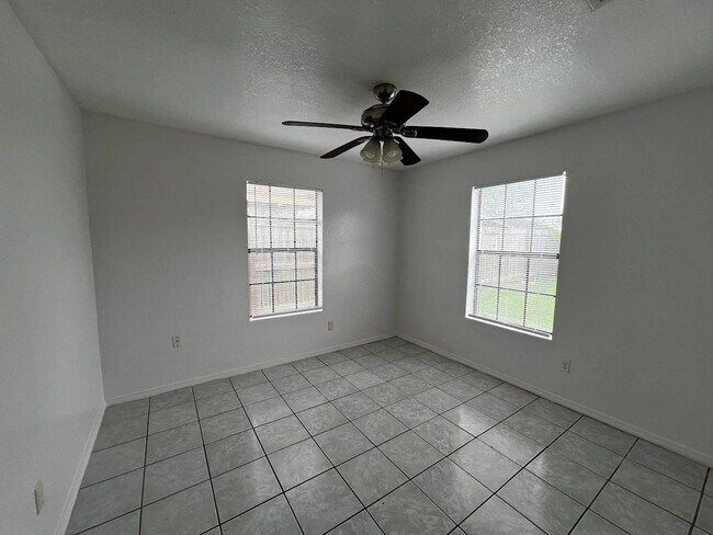 Foto del edificio - 5105 Villa Bonita St