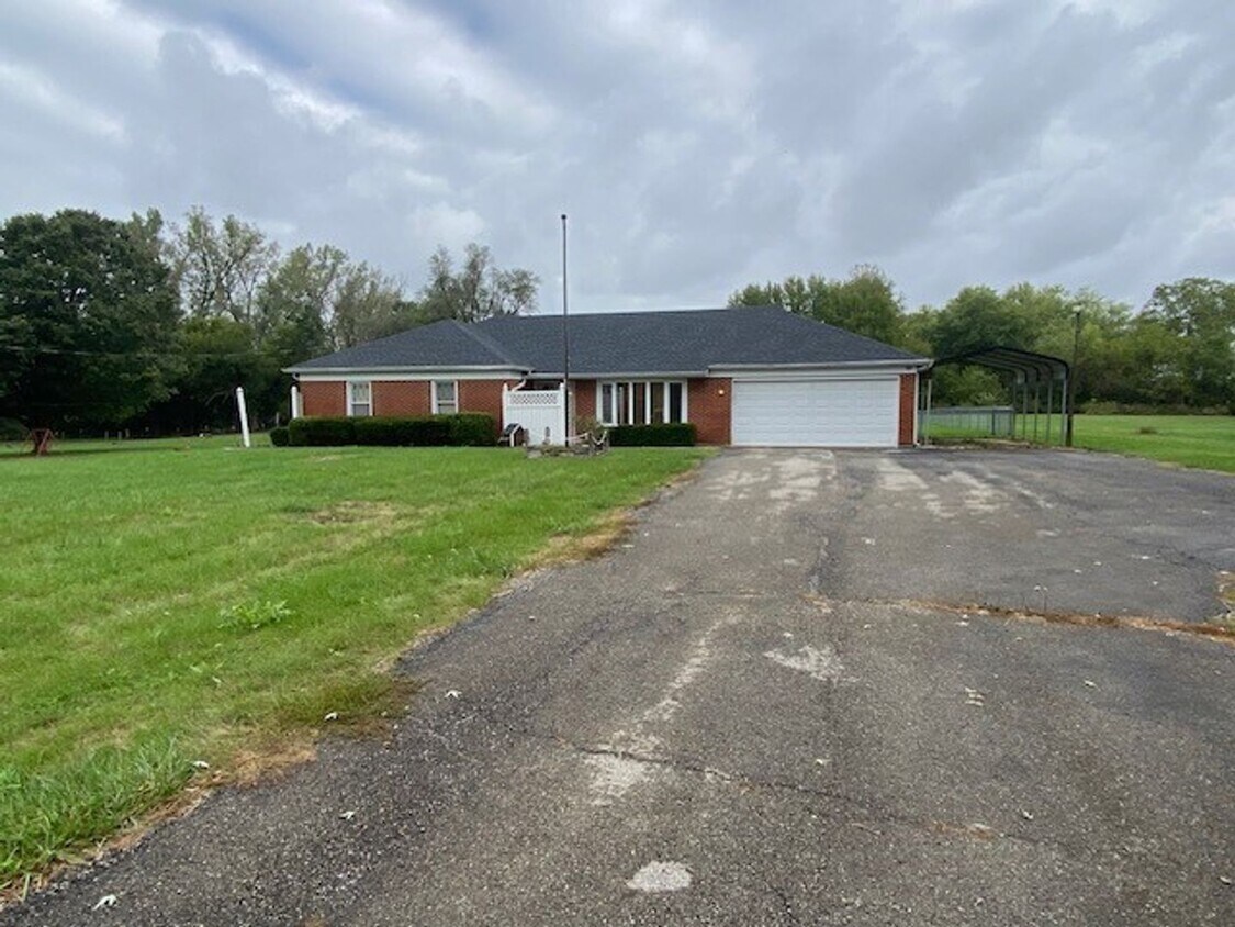 Foto principal - Introducing a charming 3 bedroom, 2 bathro...