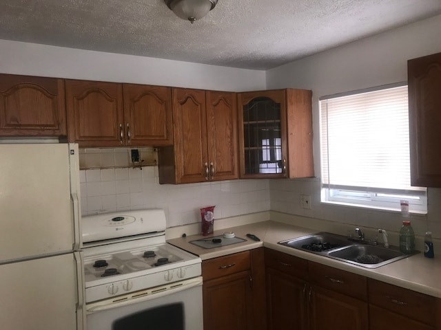 Building Photo - Awesome Eastpointe Ranch with finished basement