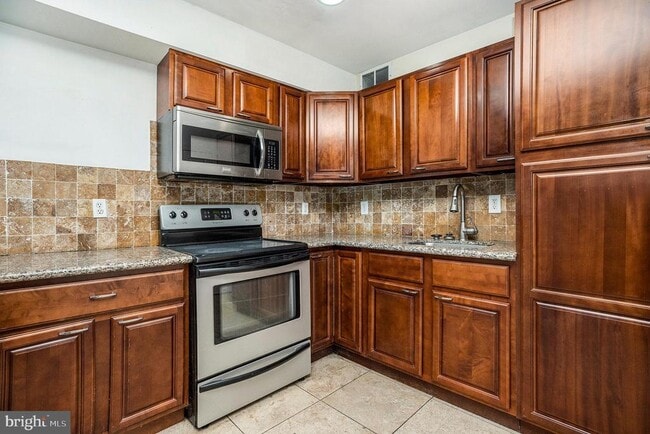 Building Photo - 2027 N 15th St