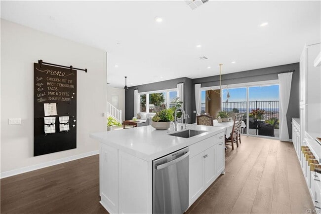 Foto del edificio - 545 Serrano Summit Dr