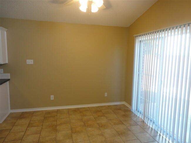 Building Photo - 6500 N Chesterfield Dr