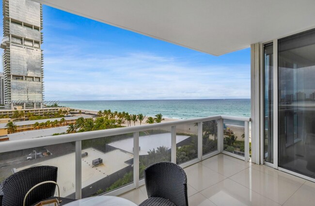 Foto del edificio - 18201 Collins Ave