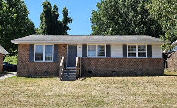 Building Photo - 1529 Earl Dr