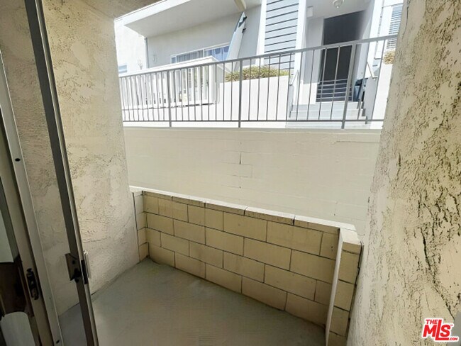 Foto del edificio - 1323 S Carmelina Ave