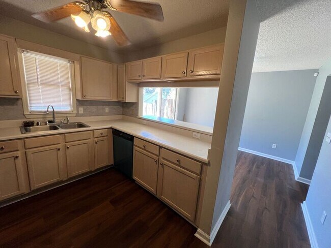 Foto del edificio - 5016 Cheshire Ct