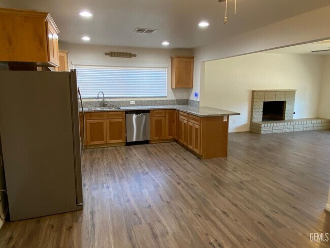 Building Photo - 3805 Phaffle Dr