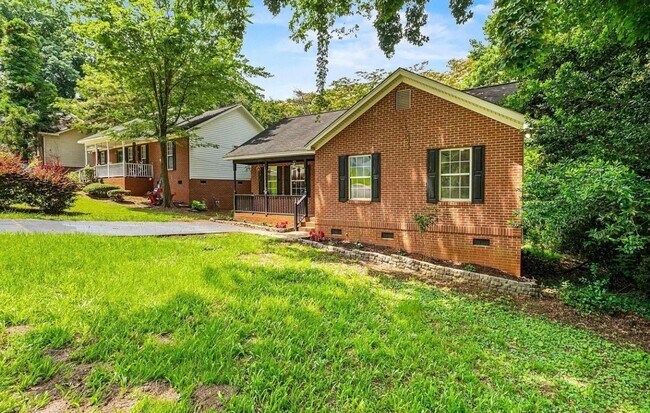 Building Photo - 4223 Woodridge Dr