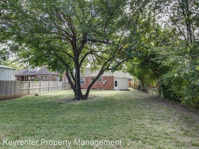 Building Photo - 2 br, 1 bath House - 2441 E 4th St