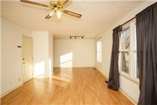 Foto del edificio - 309 Andrew Dr