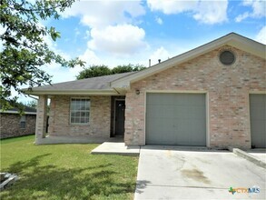 Building Photo - 2750 Maple Tree Rd