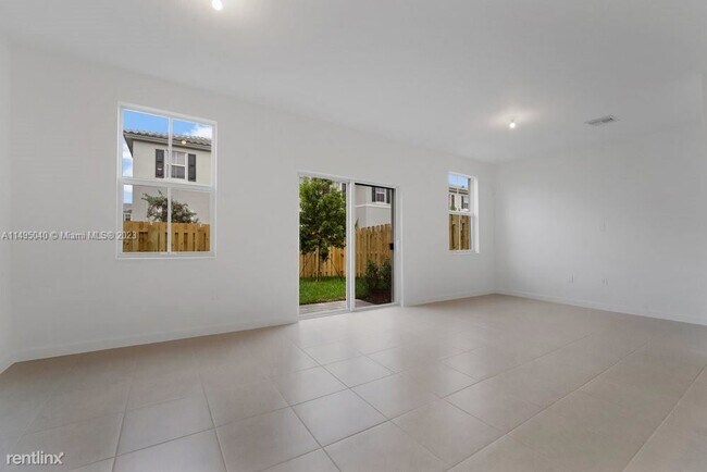 Building Photo - 3 br, 2.5 bath House - 11889 NW 46th St # ...