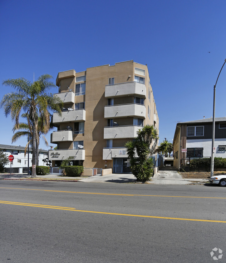 Building Photo - Skyline Apartments