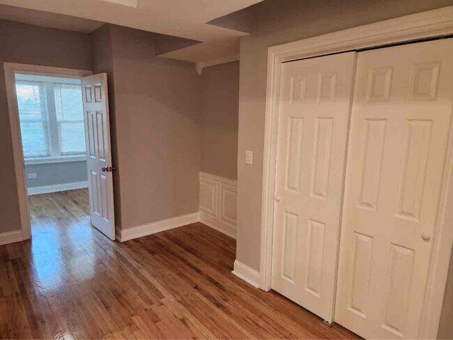 Building Photo - 1138 W 84th St