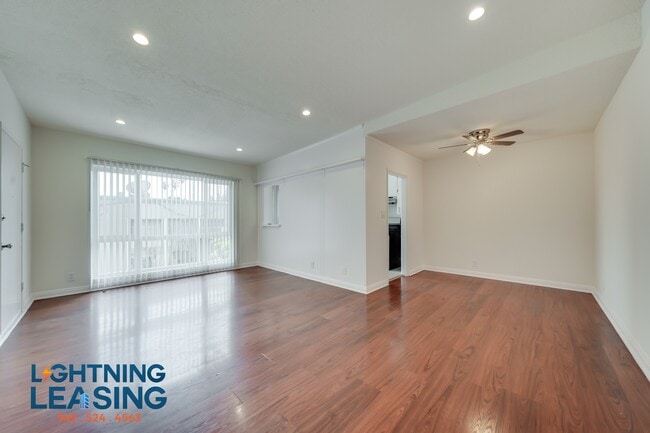 Building Photo - 922 Normandie Ave
