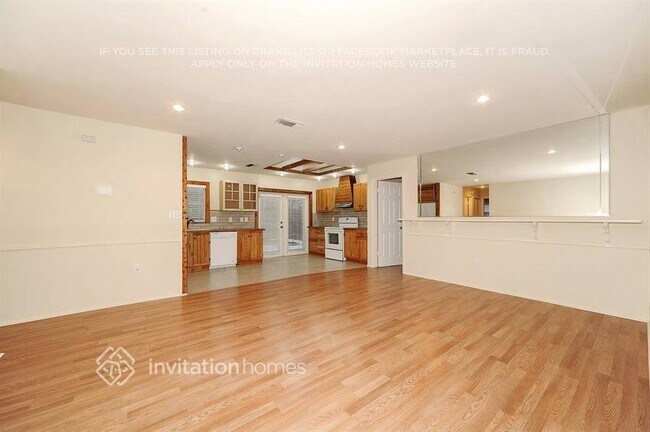 Building Photo - 2719 Linwood Dr