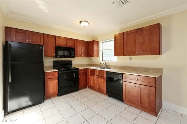 Building Photo - 3 br, 2 bath House - 2431 Largo Dr