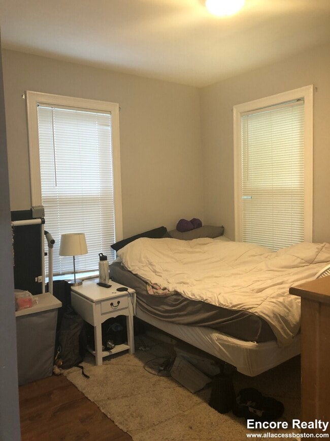 Building Photo - 38 Crescent Ave