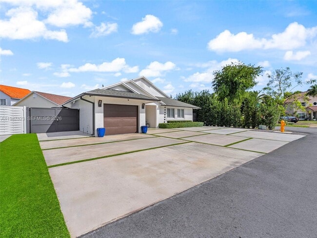 Foto del edificio - 7753 NW 189th St