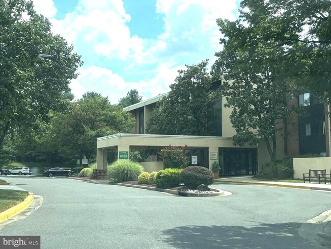 Building Photo - 2921 N Leisure World Blvd