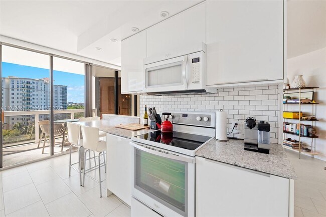 Building Photo - 20185 E Country Club Dr