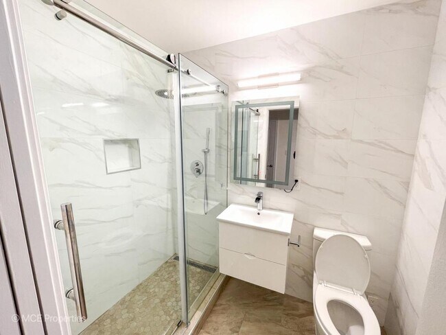 Foto del edificio - 7976 Caroline Ct