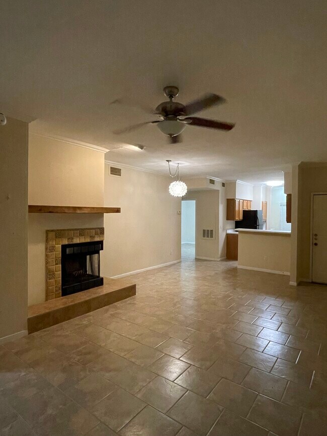 Foto del edificio - 2450 Wickersham Ln