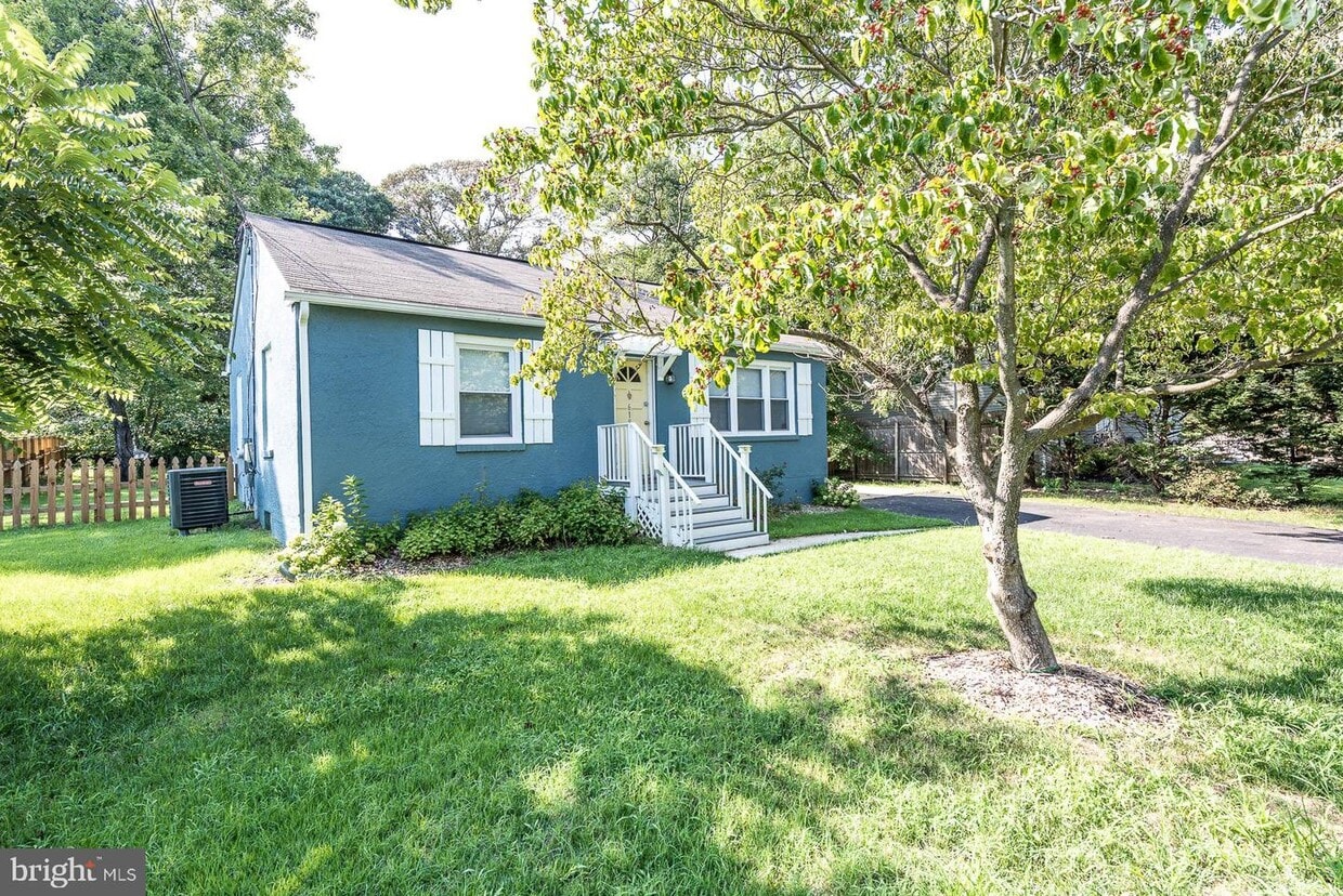 Primary Photo - 618 Cypress Rd