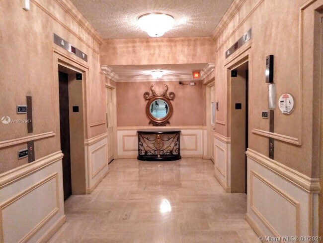 Foto del edificio - 2500 Parkview Dr