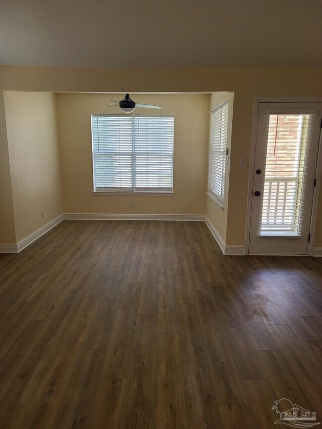 Foto del edificio - 501 E Burgess Rd