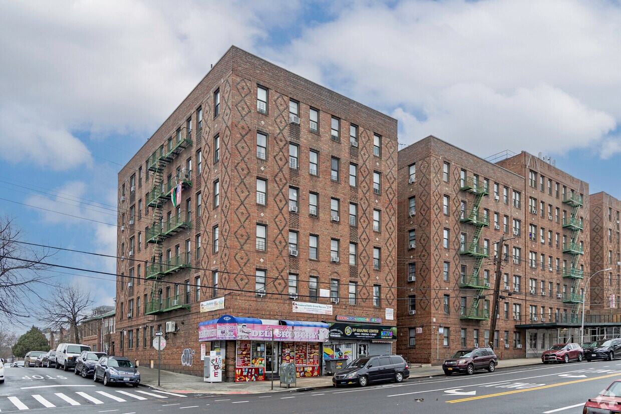 Primary Photo - 655 Burke Ave