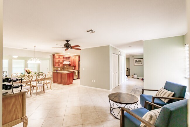 Foto del edificio - 313 Country Club Dr