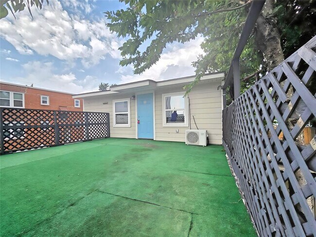 Foto del edificio - 4311 Harrisburg Blvd