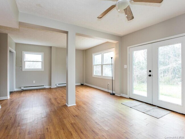 Building Photo - 308 Beaucatcher Rd.