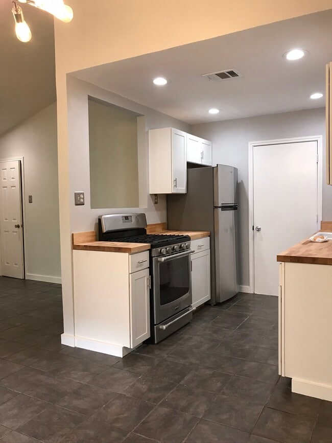 Building Photo - 8757 Birmingham Dr