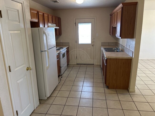 Building Photo - 509 W Avenue B