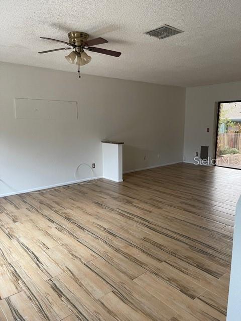 Foto del edificio - 3322 Briarwood Ln