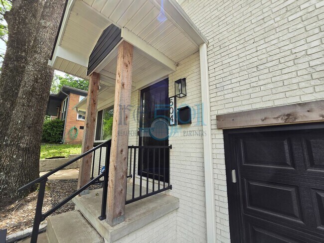 Foto del edificio - *Coming Available In Late June* Updated Midtown is a MUST see!