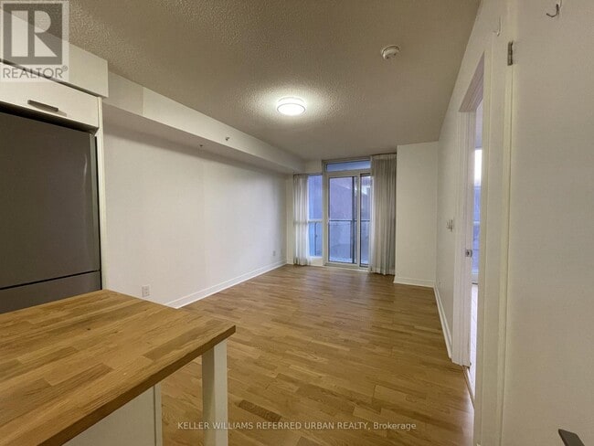 Building Photo - 295 Adelaide St W