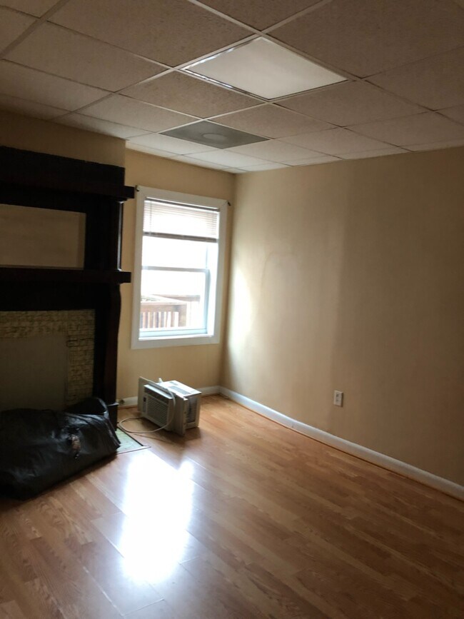 Building Photo - 704 Willey St