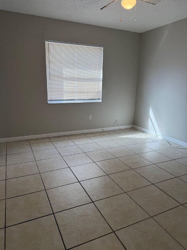 Building Photo - 1 bedroom 1 bath available in Auburndale